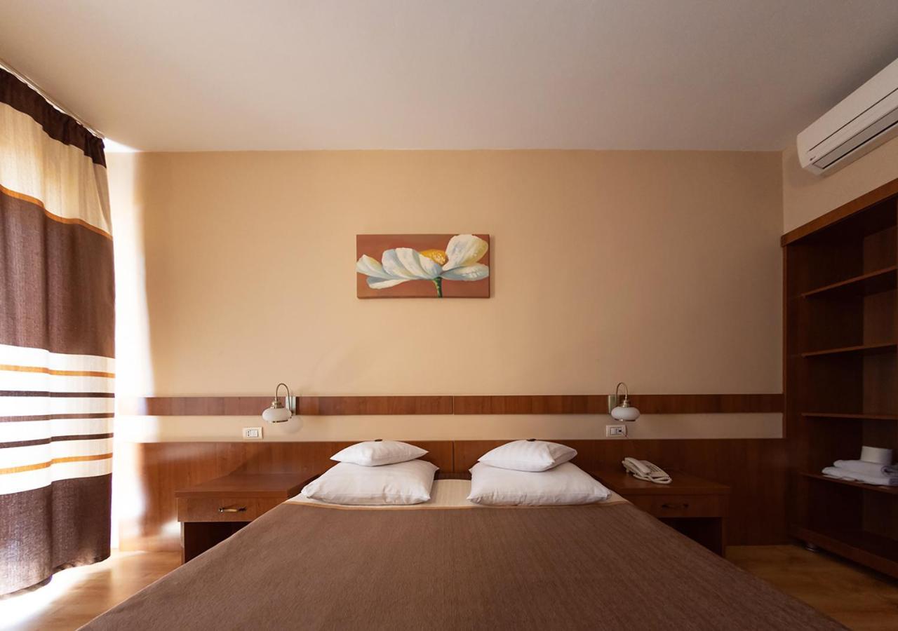 Hotel Crisana Arad Ngoại thất bức ảnh