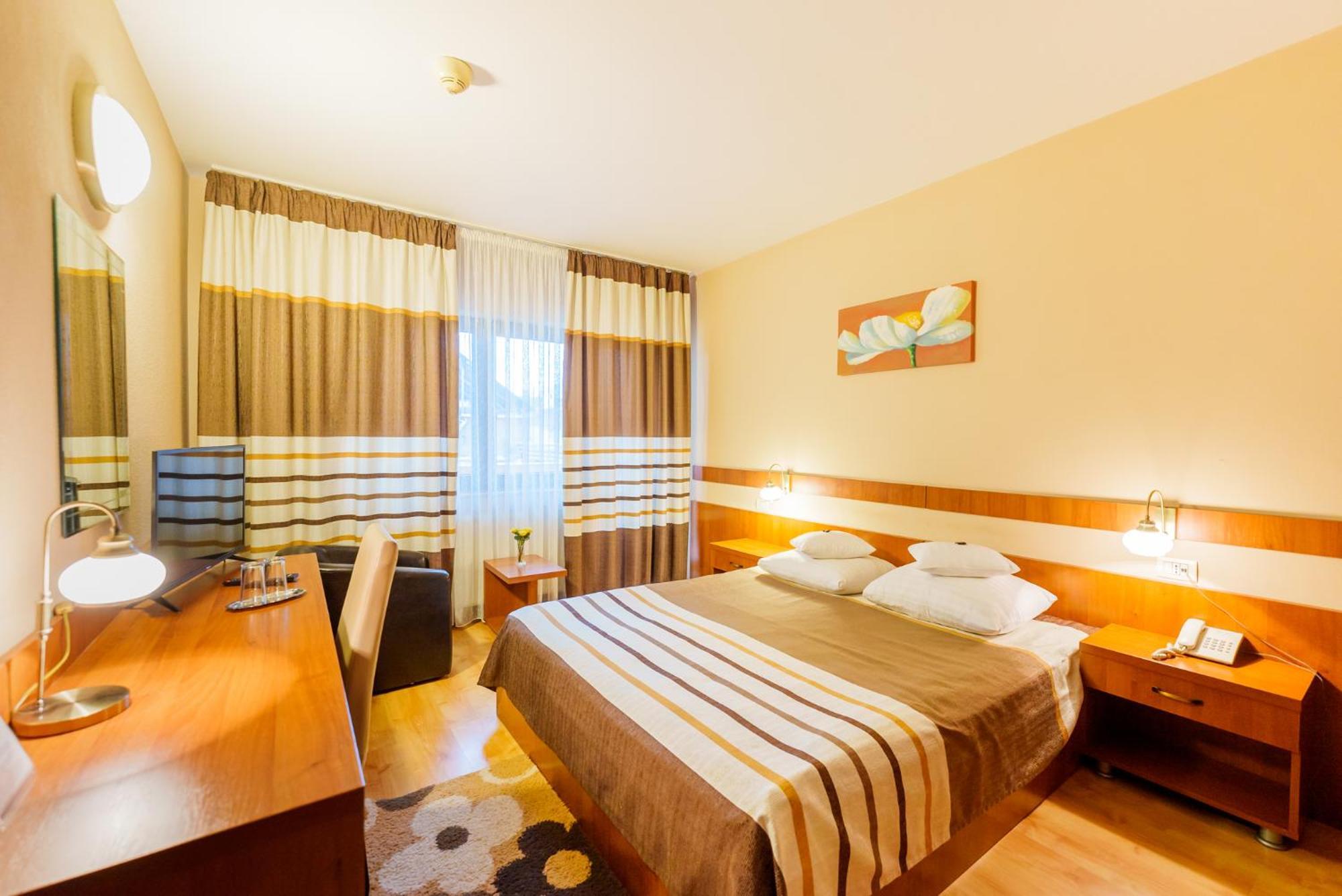 Hotel Crisana Arad Ngoại thất bức ảnh